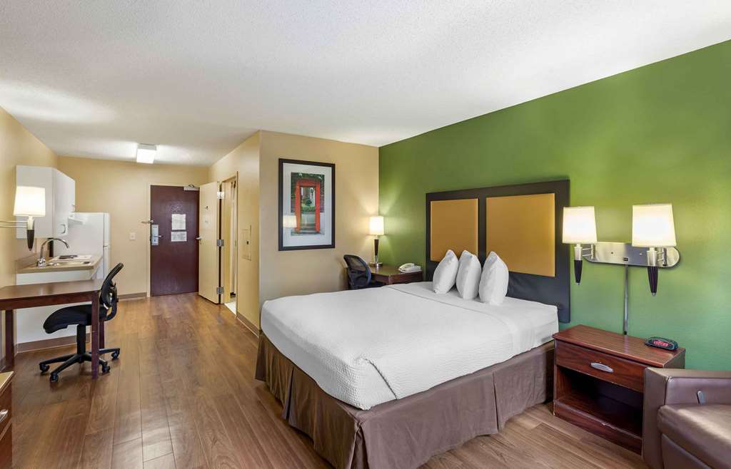 Extended Stay America Select Suites Milwaukee Waukesha - photo 13