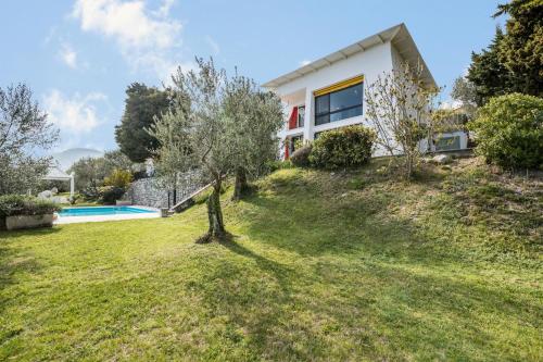 Villa Bianca — 4-Star Luxury Hotel in Toscolano Maderno, Italy