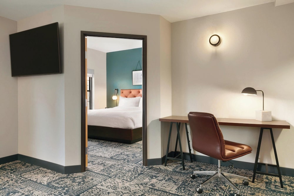 Four Points by Sheraton Raleigh Arena - photo 17