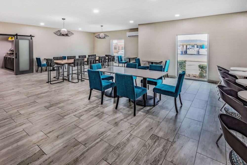 La Quinta Inn & Suites By Wyndham Ardmore - photo 23