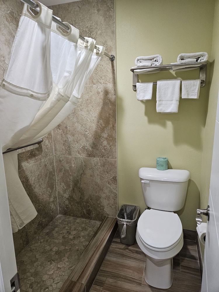 Travel Inn of Riviera Beach - photo 13