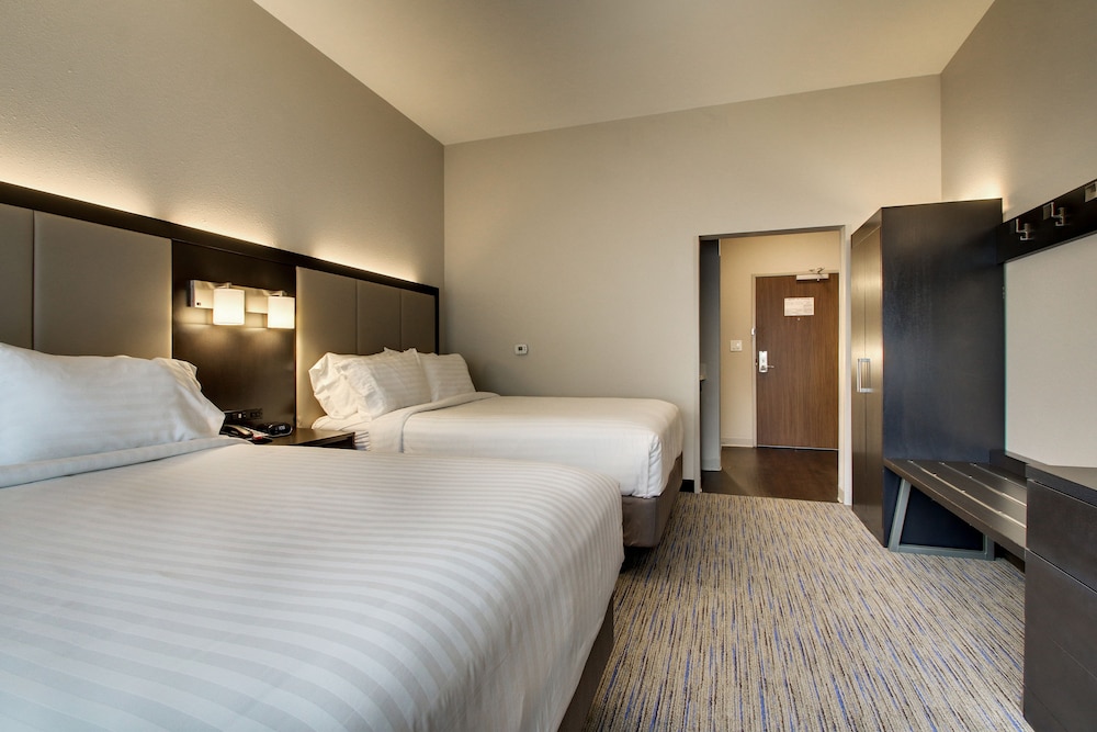 Holiday Inn Express & Suites Summerville by IHG - photo 8