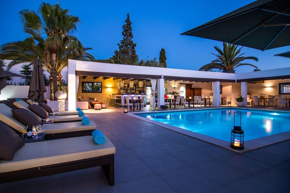 Casa Munich — 4-Star Luxury Hotel in Ses Salines, Spain