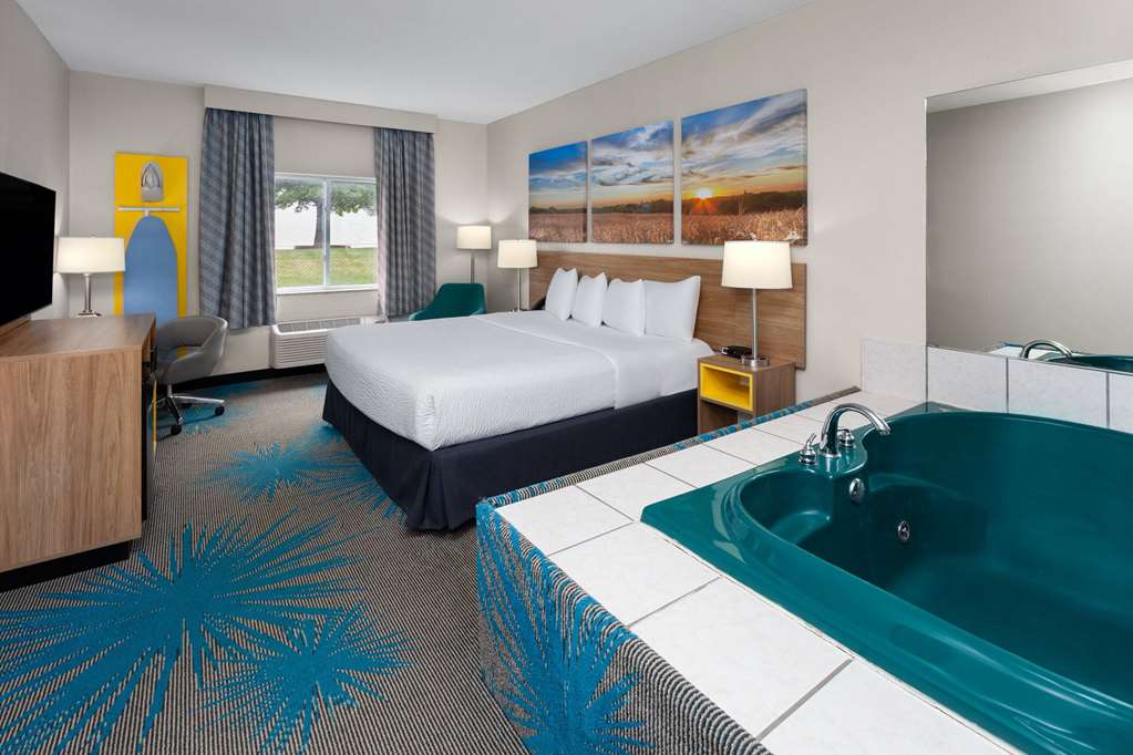 Days Inn & Suites by Wyndham Morris I 80 - photo 19