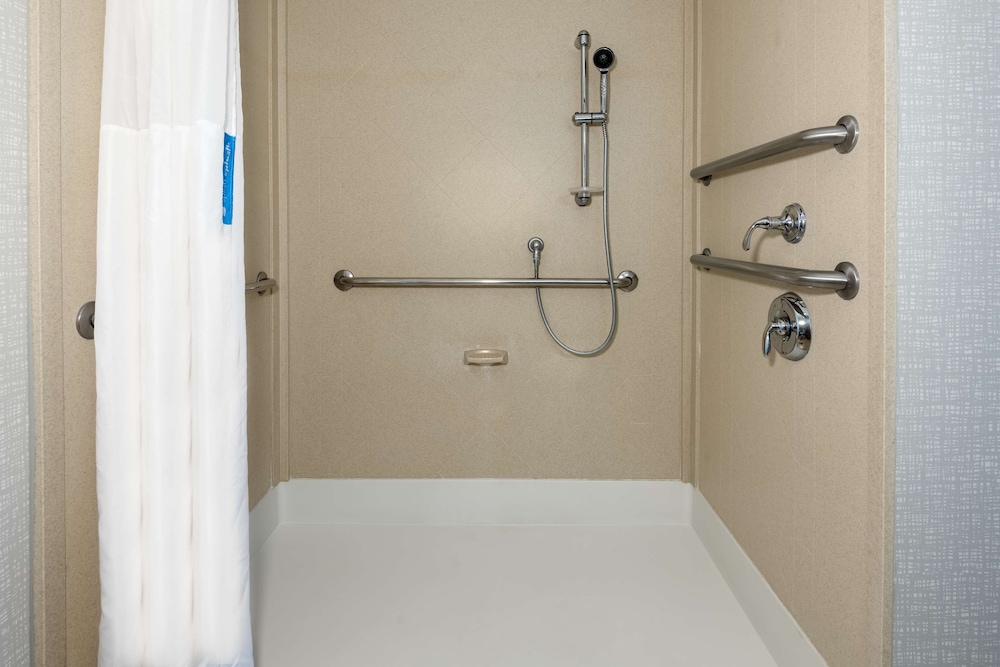 Hampton Inn & Suites Winston Salem University Area NC - photo 23