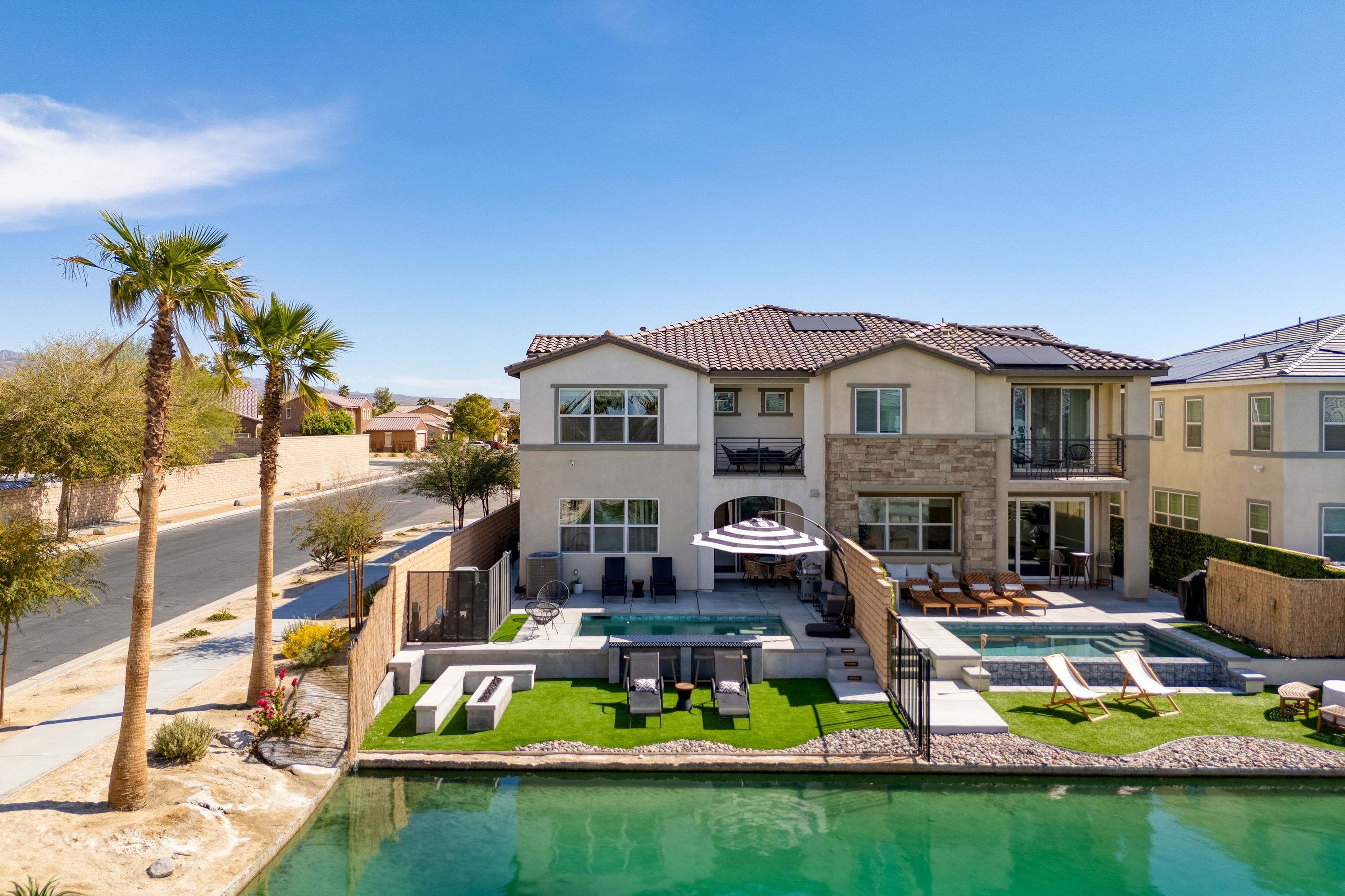 Lakefront w Private Pool Great for Festival Season Lago Luxe by Avantstay in Indio, United States