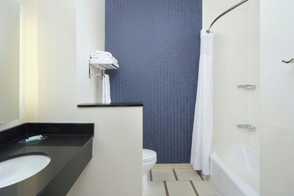 Fairfield Inn & Suites by Marriott Niagara Falls - photo 10