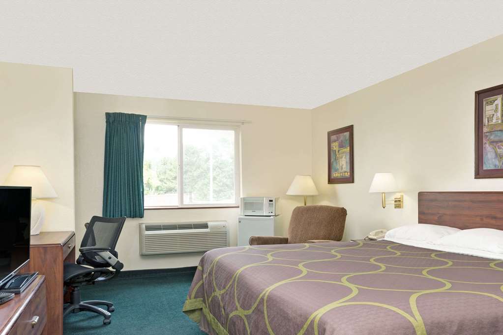 Super 8 by Wyndham Windsor - photo 10