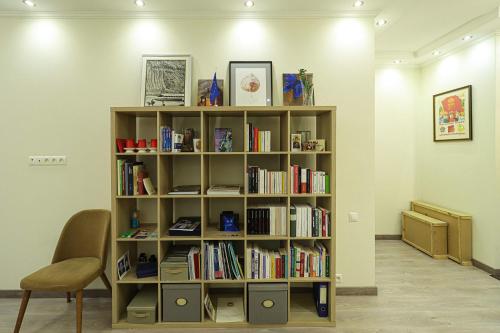 Central and Comfy Tbilisi 1BR Apartment by Wehost