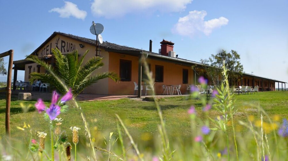 Hotel Rural Puerta De Monfragüe pet-friendly hotel Toril