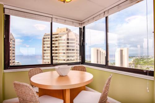 The Windsor Waikiki #3704 30 Night Minimum — 4-Star Luxury Hotel in Honolulu, United States