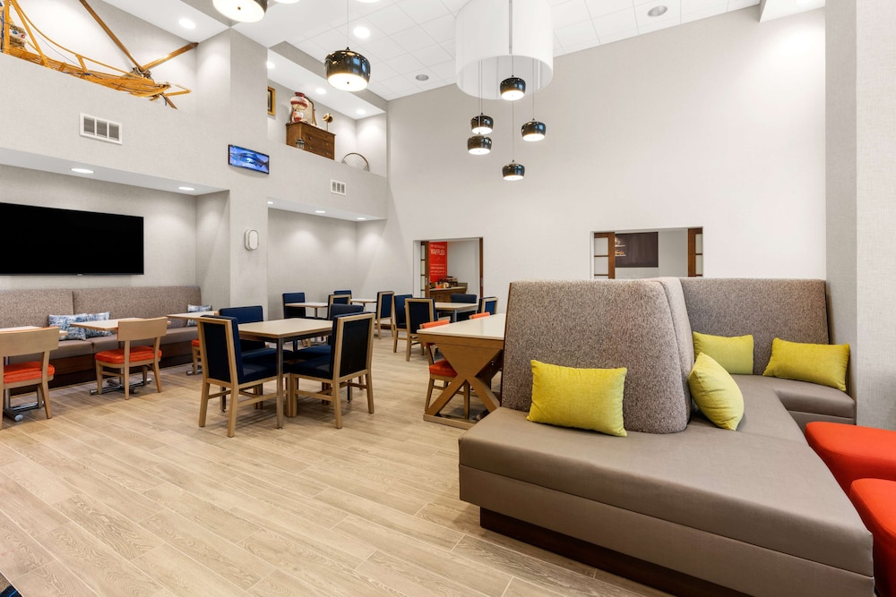 Hampton Inn & Suites Fairbanks - photo 24