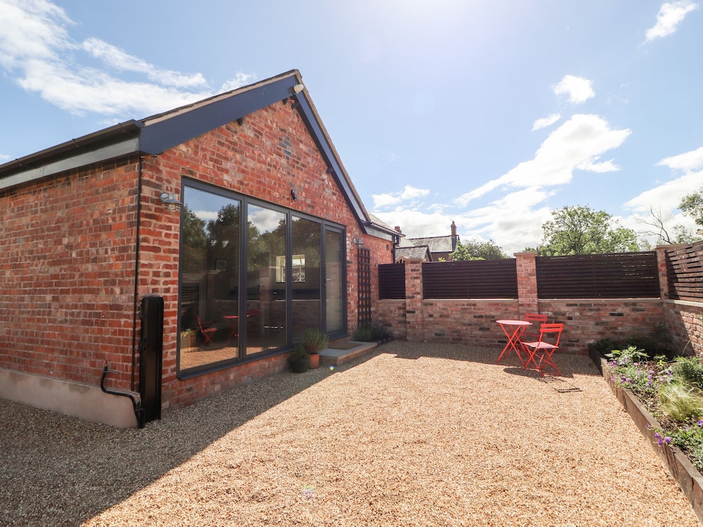 Swallow Cottage — 4-Star Luxury Hotel in Sandbach, United Kingdom