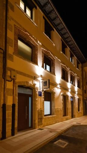 Alojamiento Cuatro Estaciones — hotel in La Pola De Gordon