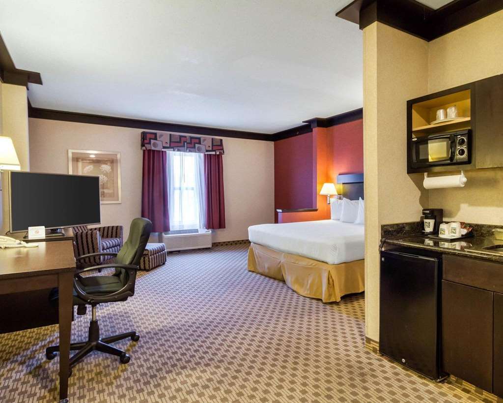 Quality Inn & Suites Oakwood Village Cleveland South - photo 21