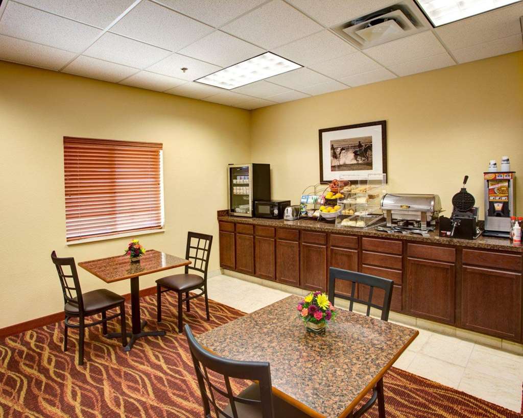 Rodeway Inn & Suites - photo 28