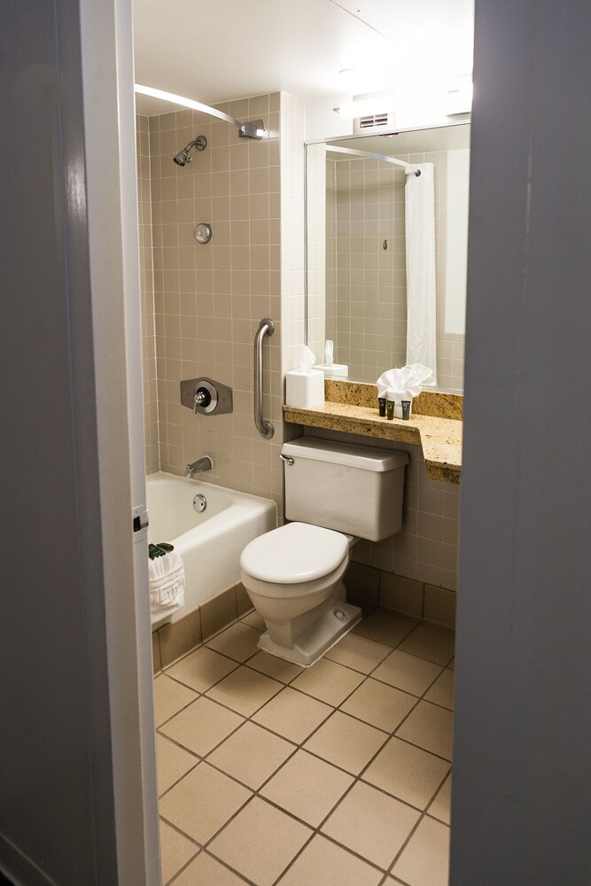 The University of Georgia Center for Continuing Education & Hotel - photo 47