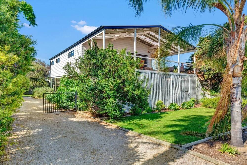 Zephyr Shores - carbon neutral hotel in Port Willunga