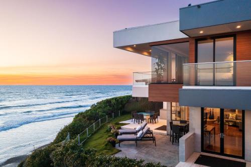 Unbeatable Location Steps to Moonlight Beach — hotel in Encinitas