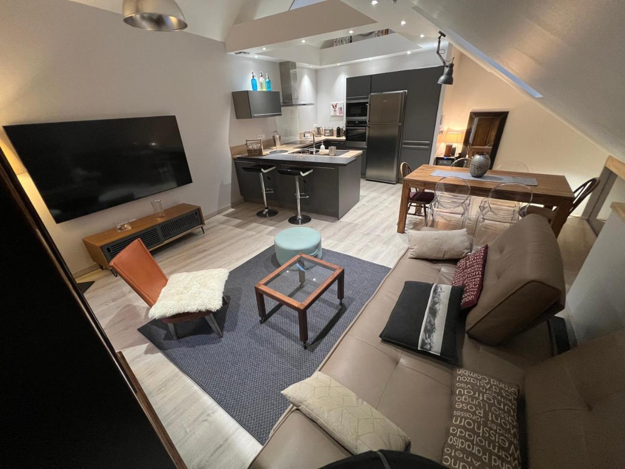 Appartement Grand Standing Plein Centre Ville — 4-Star Luxury Hotel in Cauterets, France