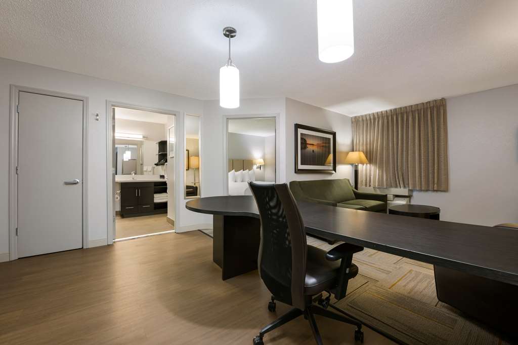 Sonesta Simply Suites Huntsville Research Park - photo 4