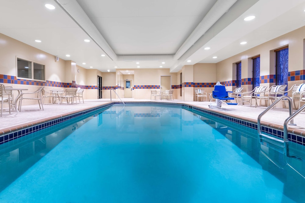 Hampton Inn Suites Minneapolis St Paul Arpt Mall of America - photo 28