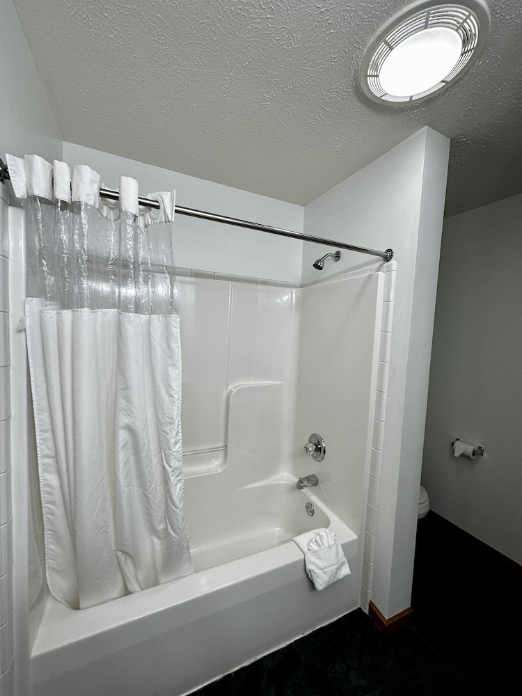 Attica Inn - photo 34