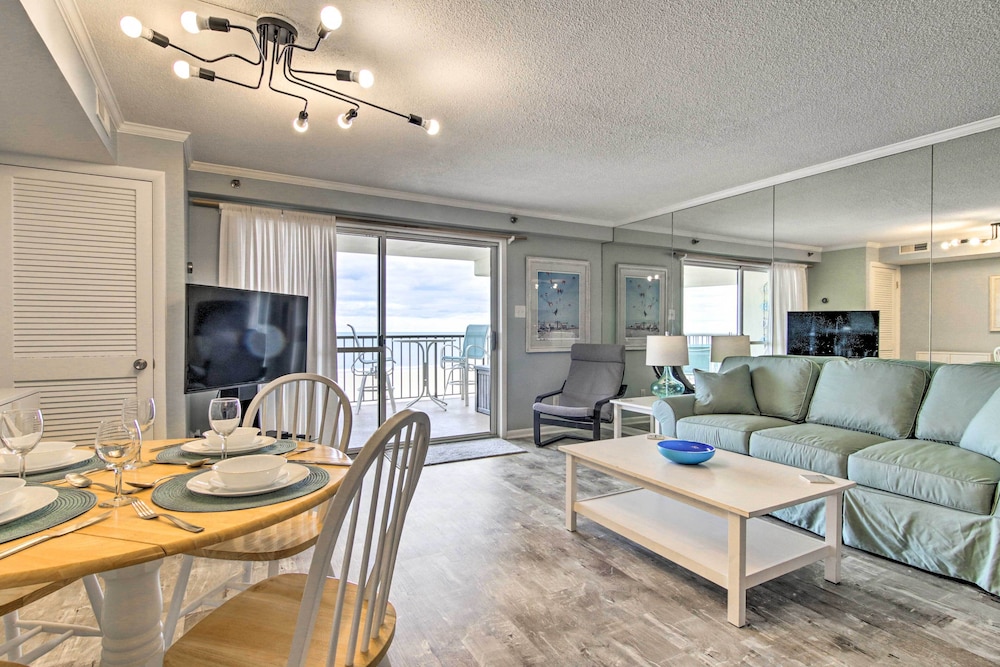 Walk to Ocean City Boardwalk: Waterfront Condo — 4-Star Luxury Hotel in Ocean City, United States