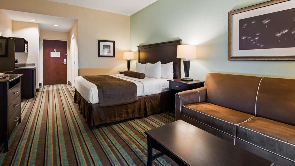 Best Western Plus Chain of Lakes Inn & Suites - photo 12