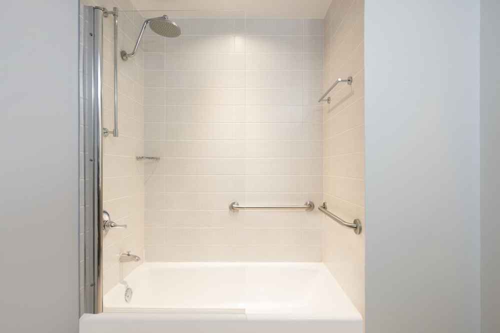 Courtyard by Marriott New York JFK Airport - photo 23