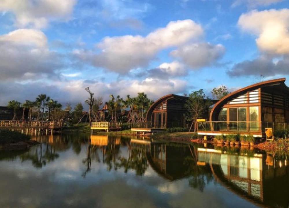 Hengqin Sumlodol Camping Park — 4-Star Luxury Hotel in Zhuhai, People's Republic of China
