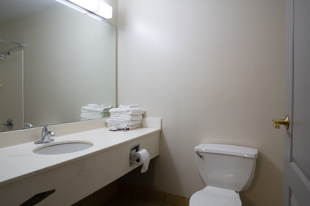 BlissPoint Inn & Suites - photo 24