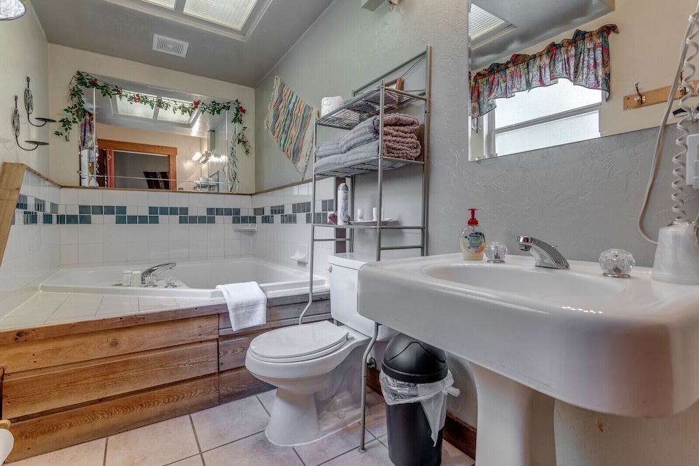 The Whispering Pines Inn Bed & Breakfast - photo 43