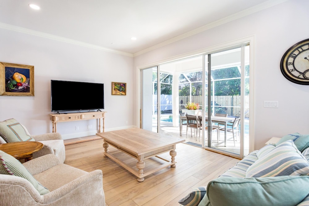 Imola Vacation Rental — 4-Star Luxury Hotel in Naples, United States