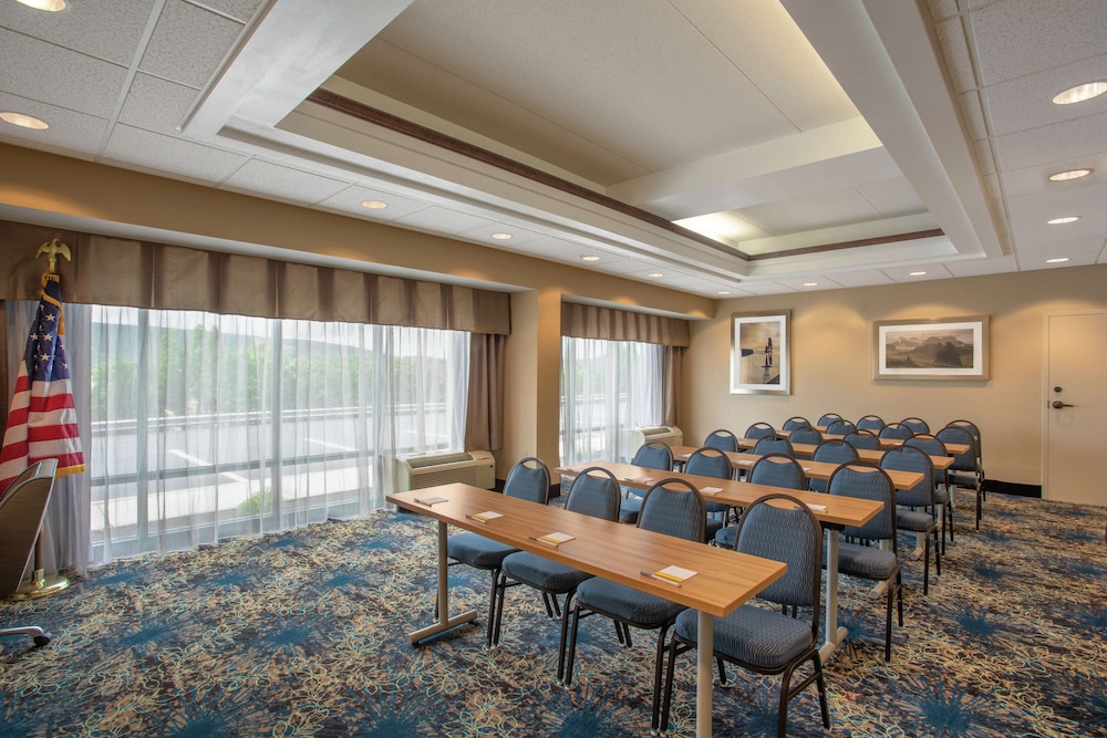 Hampton Inn Bedford - photo 38