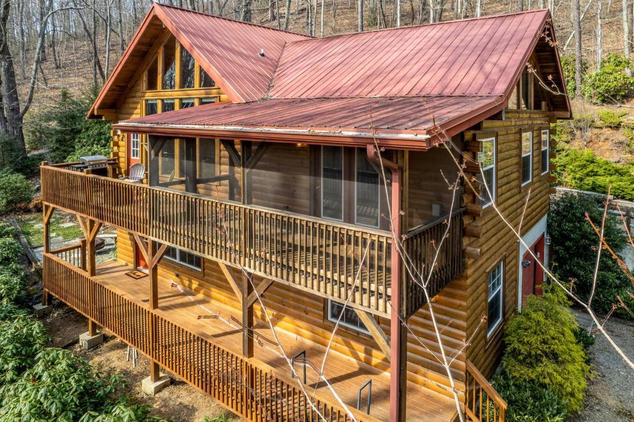 Bear Print Mountain Lodge — 4-Star Luxury Hotel in Waynesville, United States