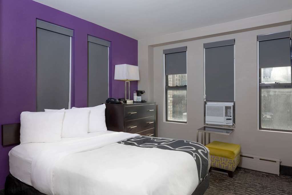 La Quinta Inn & Suites by Wyndham New York City Central Park - photo 32