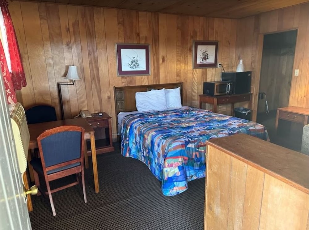 Love Hotels Western Holiday by OYO at Harlan Lake NE - photo 6