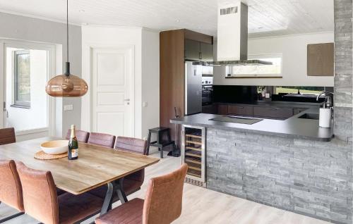 3 Bedroom Cozy Home In Gotlands Tofta — Visby — photo 4