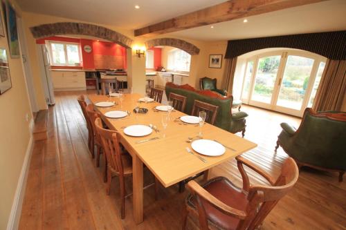Country Retreat hot tub games room dog friendly