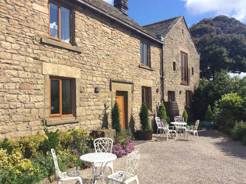 Bretton Cottage — 5-Star Luxury Hotel in Hope Valley, United Kingdom