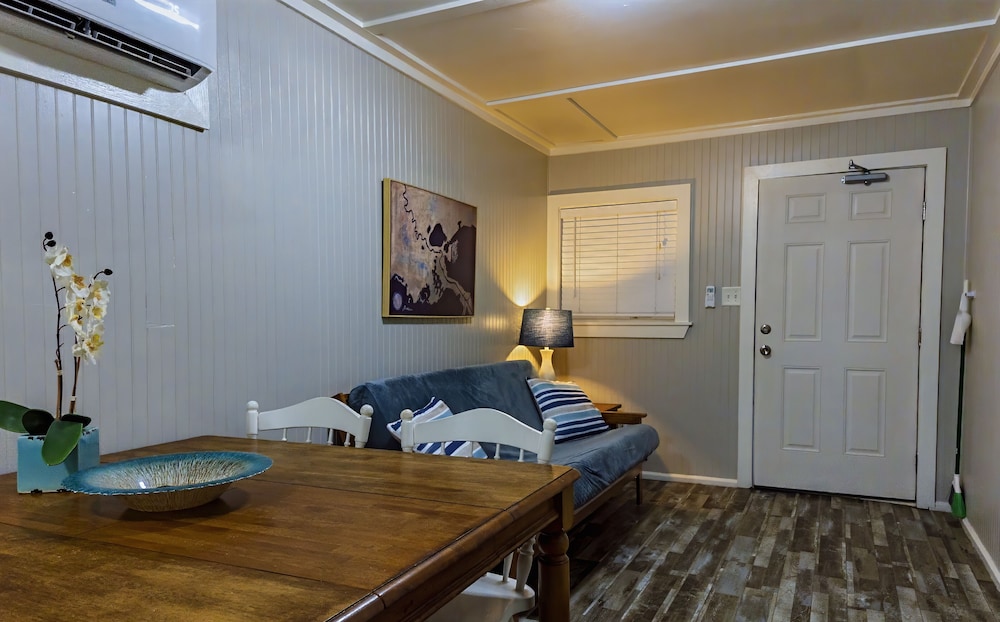 Blue Dolphin Inn and Cottages - photo 40