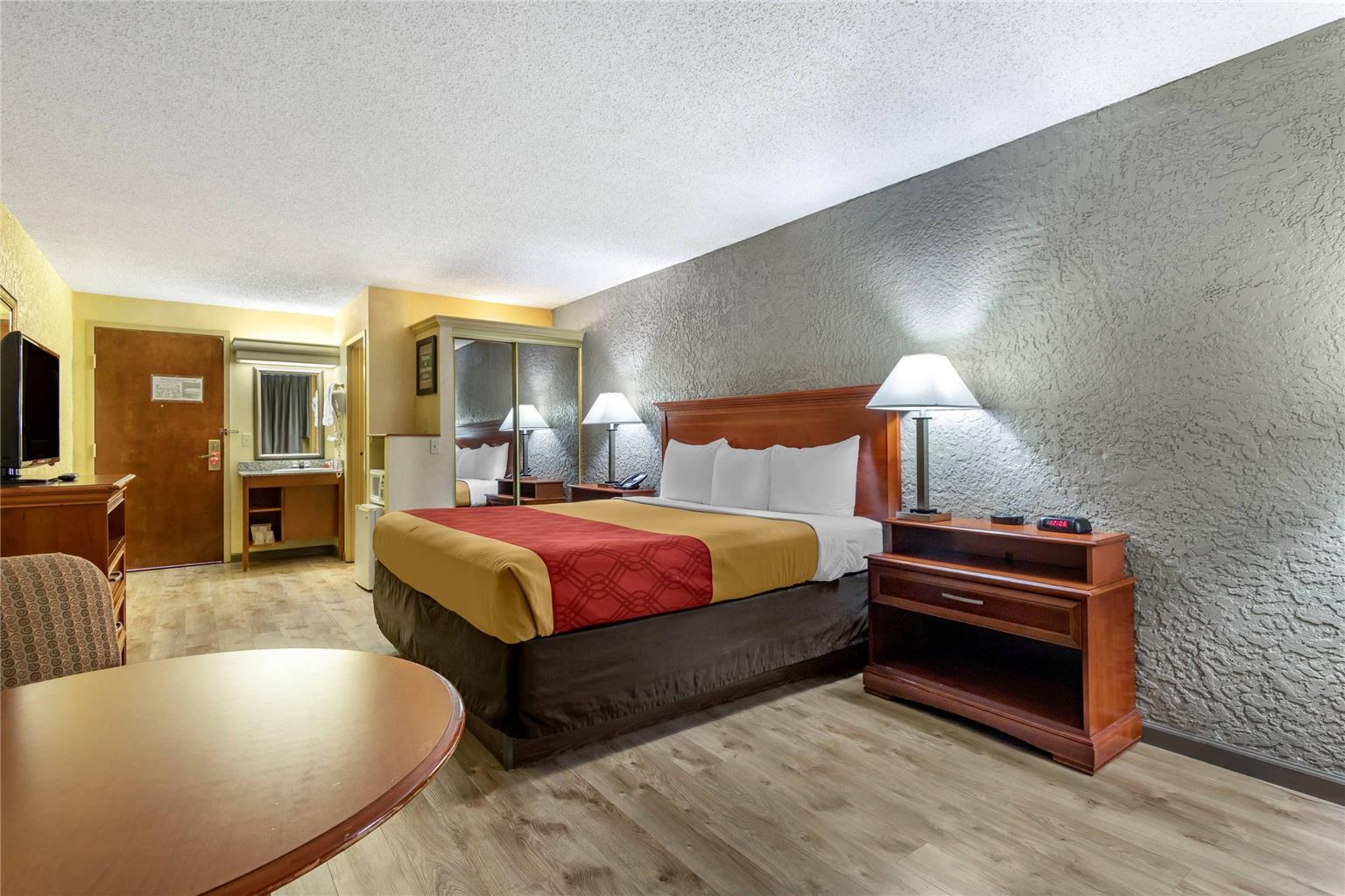 Econo Lodge Broken Arrow Tulsa - photo 8