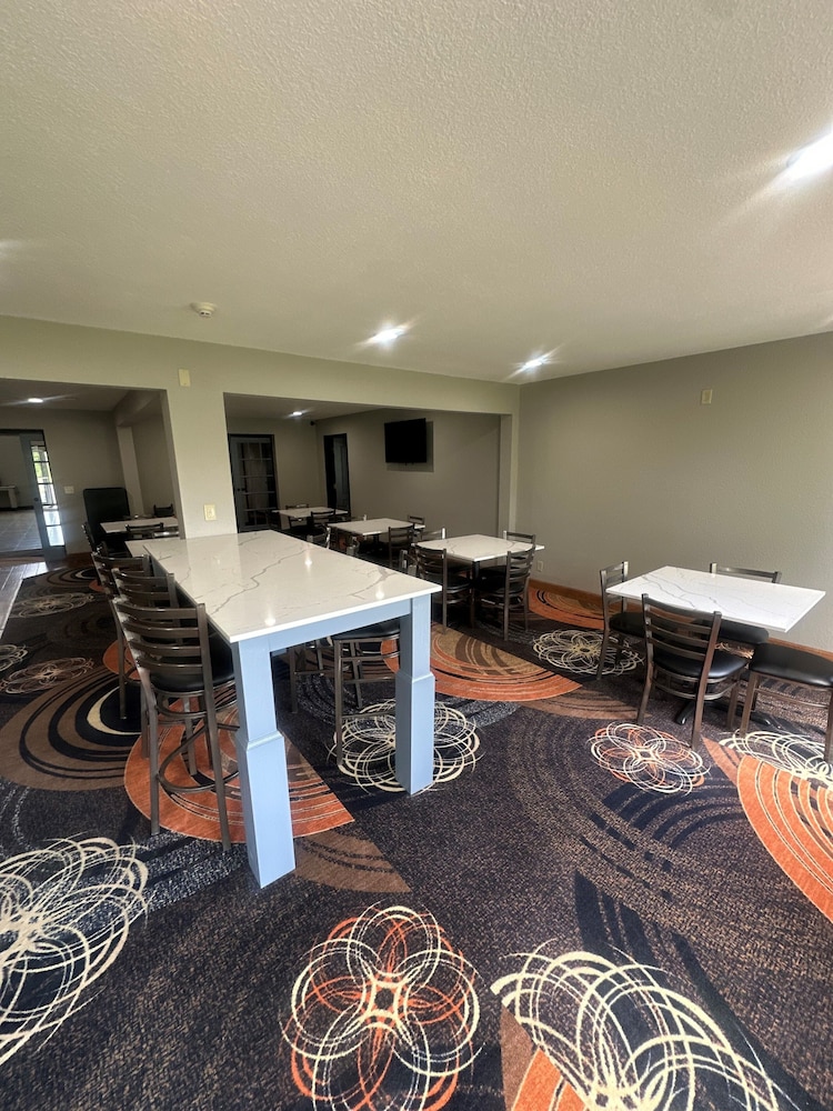 Super 8 by Wyndham Lake of the Ozarks - photo 26