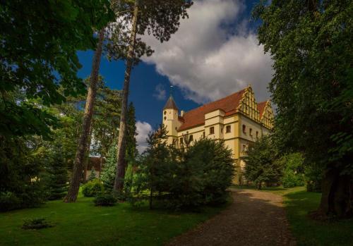Zamek w Czernej — 4-Star Luxury Hotel in Bytom Odrzanski, Poland