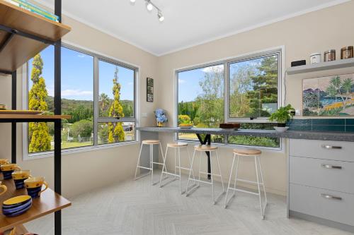 Tahuna Family Escape Paihia Holiday Home — 4-Star Luxury Hotel in Paihia, New Zealand