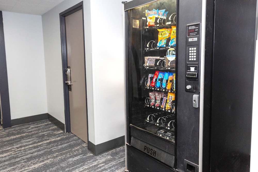 Coratel Inn & Suites by Jasper Mankato - photo 32