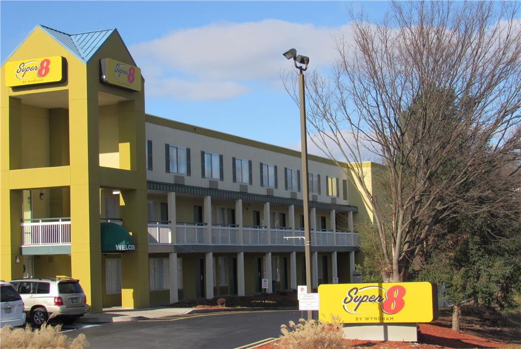 Super 8 by Wyndham New Cumberland - photo 4