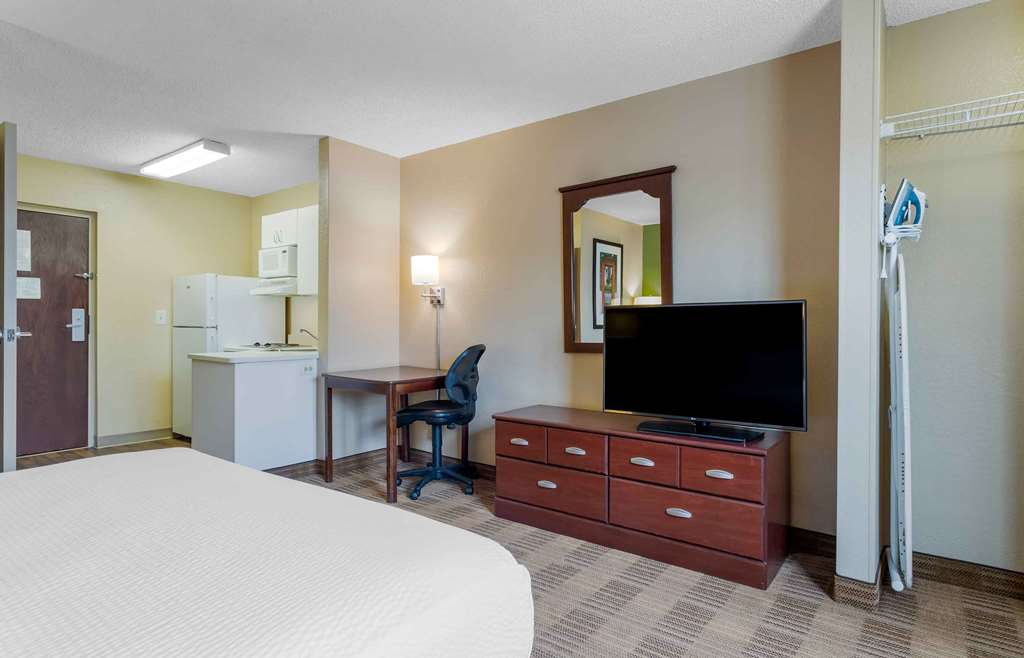 Extended Stay America Suites Houston Galleria Westheimer - photo 13