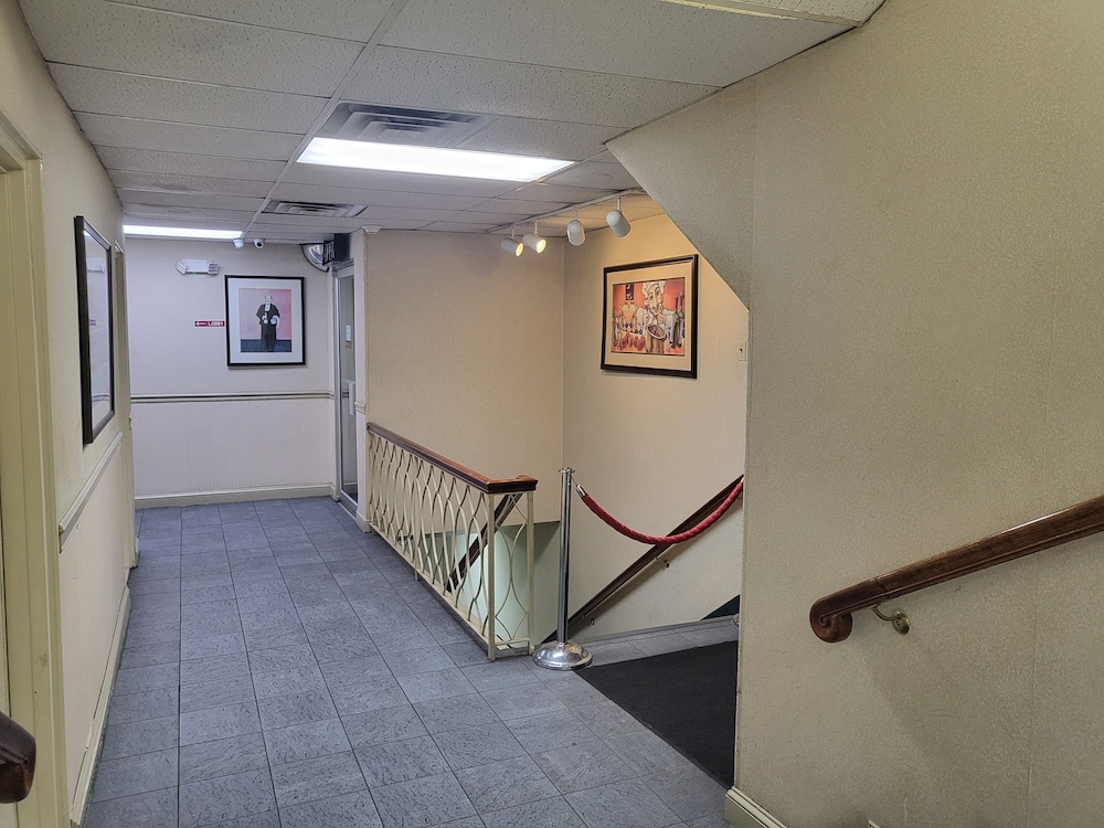 Roosevelt Inn - photo 10